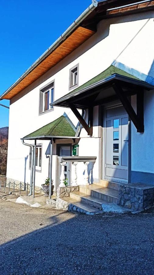 Apartman Adna Kulen Vakuf Exterior foto