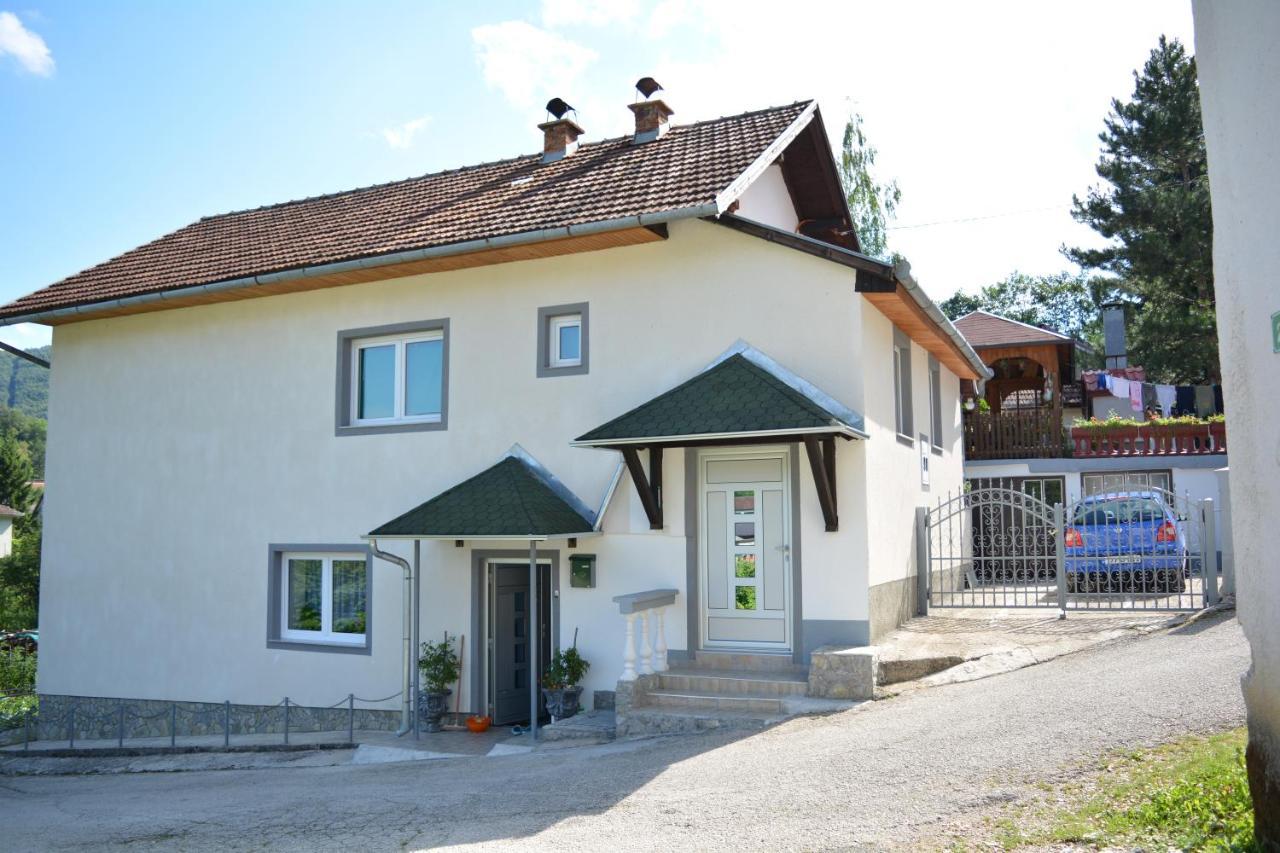 Apartman Adna Kulen Vakuf Exterior foto