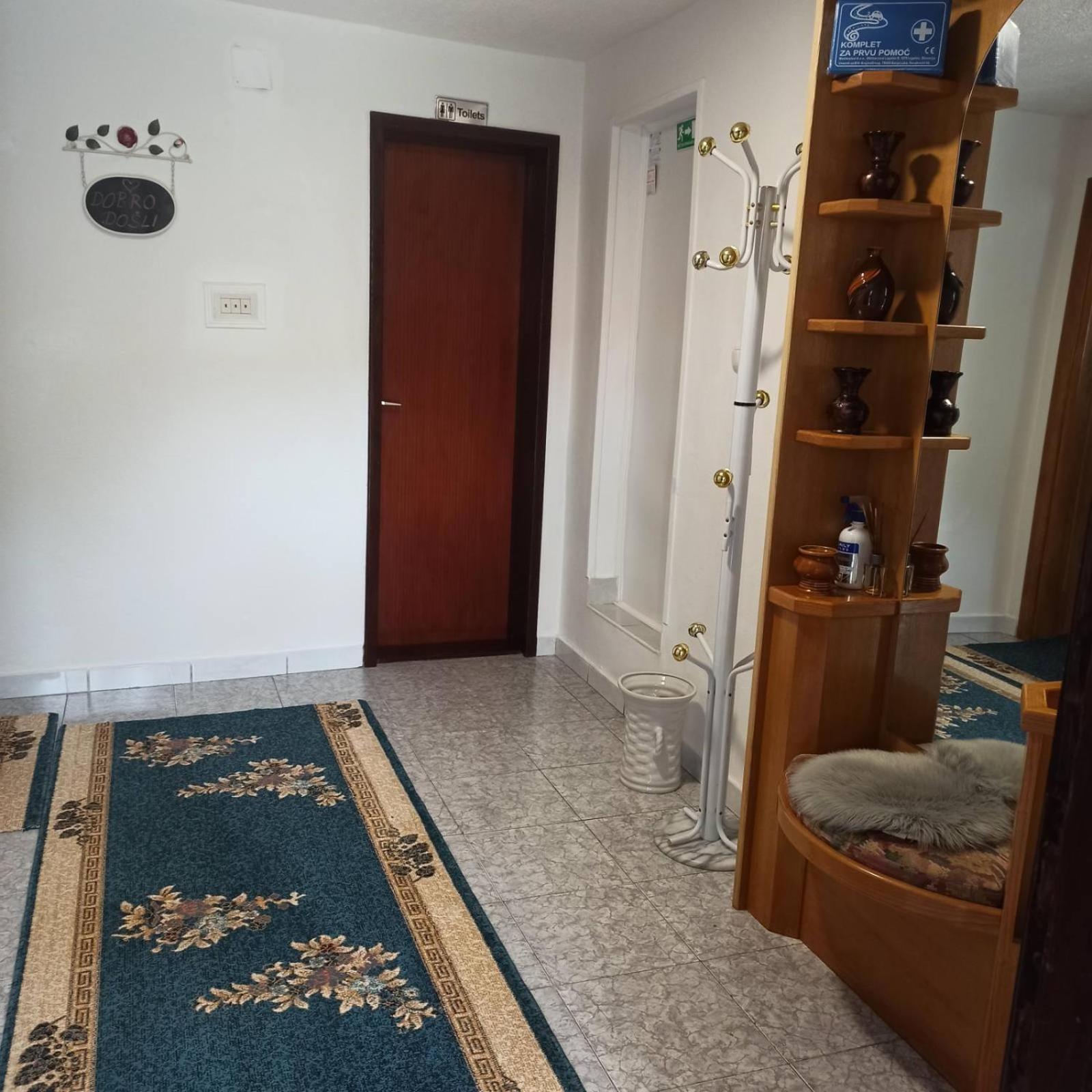 Apartman Adna Kulen Vakuf Exterior foto