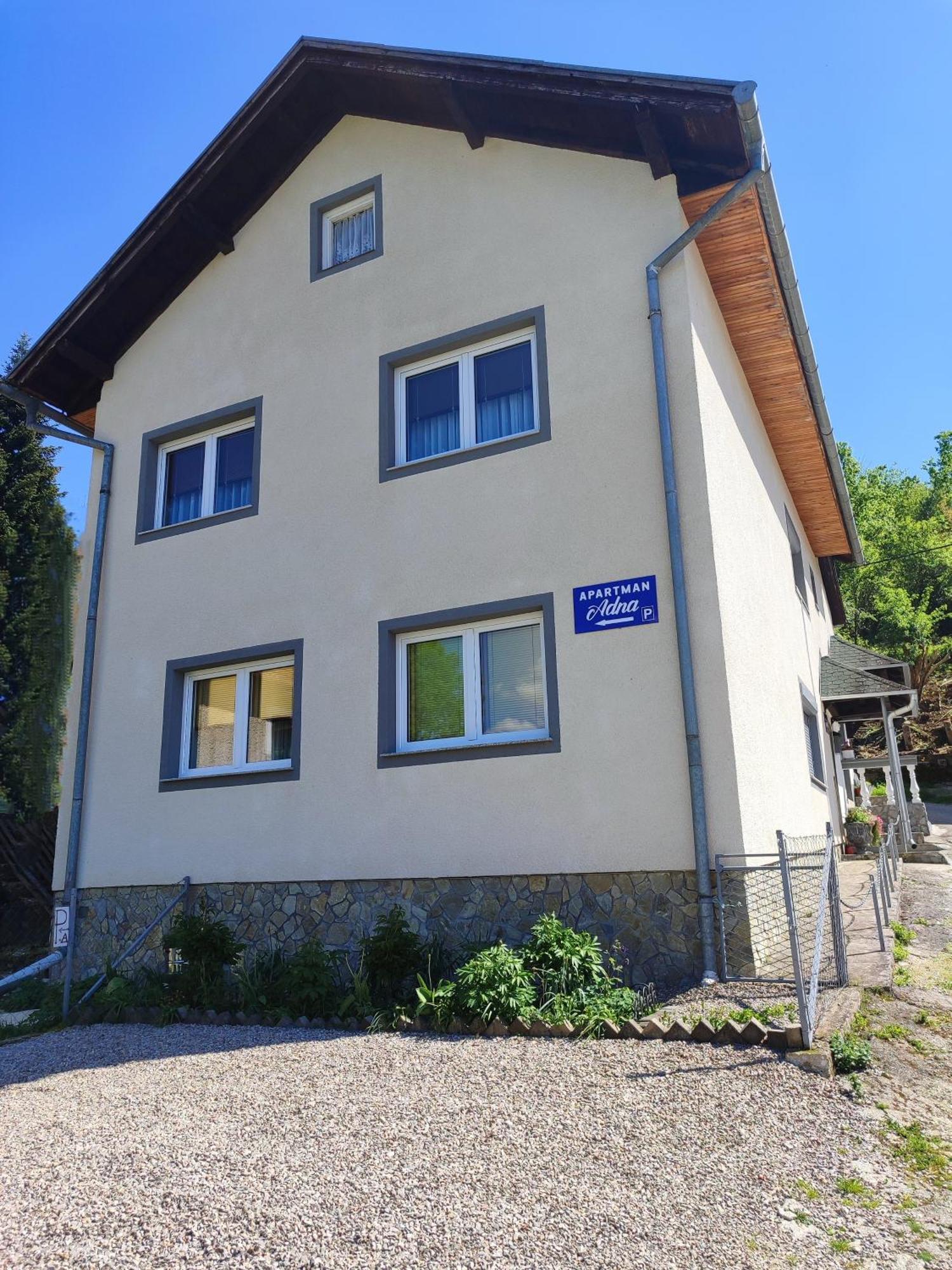 Apartman Adna Kulen Vakuf Exterior foto